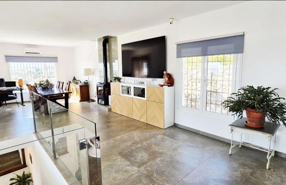 4 sypialnia Willa na sprzedaż w Fuengirola z basenem garażem - 1 200 000 € (Ref: 9640947)