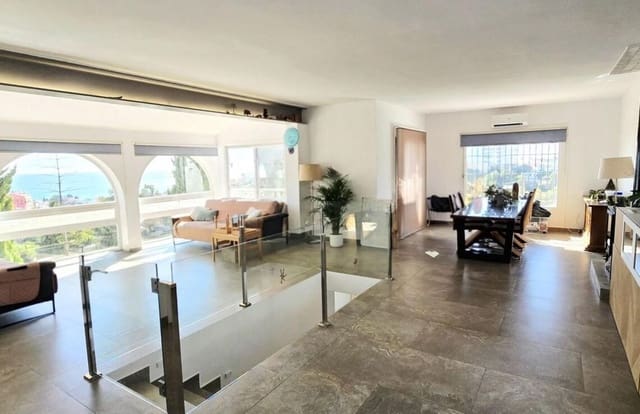 4 bedroom Villa for sale in Fuengirola with pool garage - € 1,200,000 (Ref: 9640947)