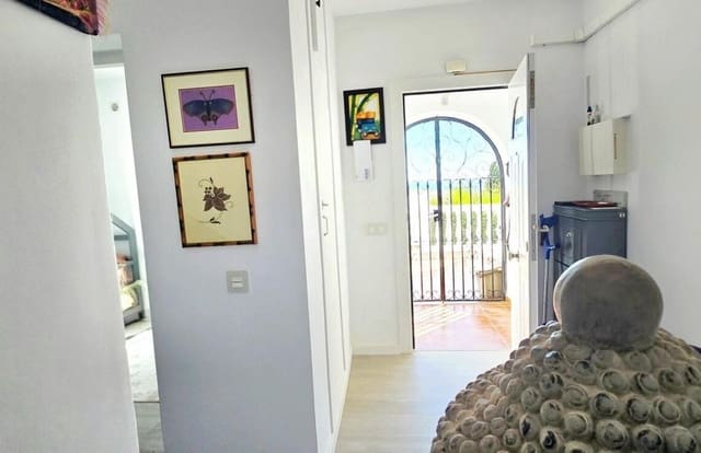 4 bedroom Villa for sale in Fuengirola with pool garage - € 1,200,000 (Ref: 9640947)