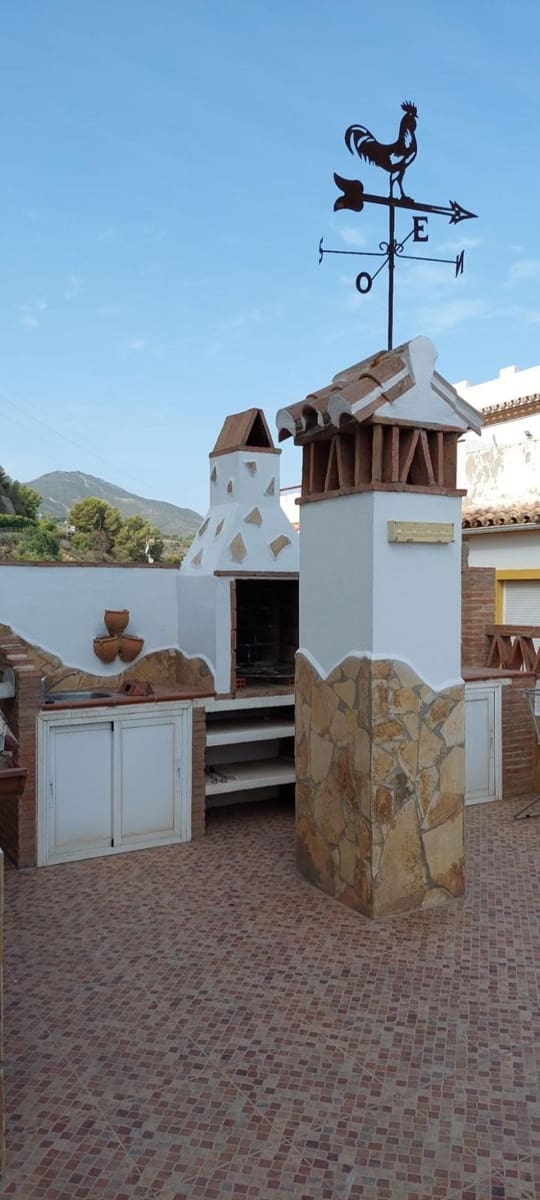 4 slaapkamer Commercieel te koop in Monda - € 299.000 (Ref: 9650624)