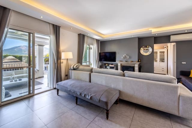 5 bedroom Villa for sale in Coín with pool garage - € 995,000 (Ref: 9666996)