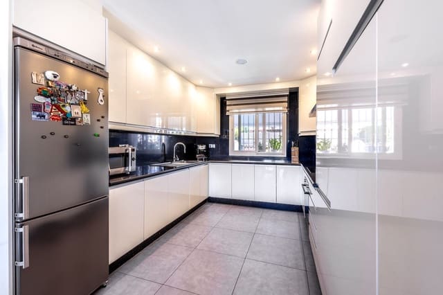 5 sypialnia Willa na sprzedaż w Coín z basenem garażem - 995 000 € (Ref: 9666996)