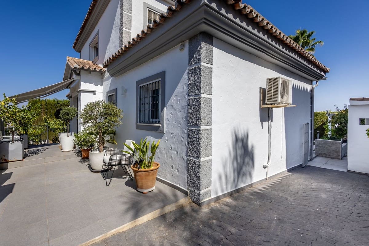 5 bedroom Villa for sale in Coin with pool garage - € 995,000 (Ref: 9666996)