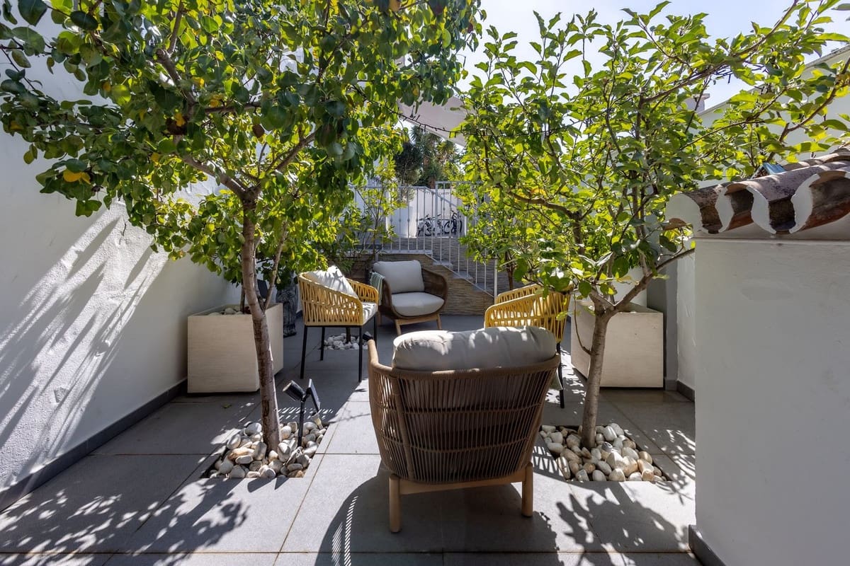 5 bedroom Villa for sale in Coin with pool garage - € 995,000 (Ref: 9666996)