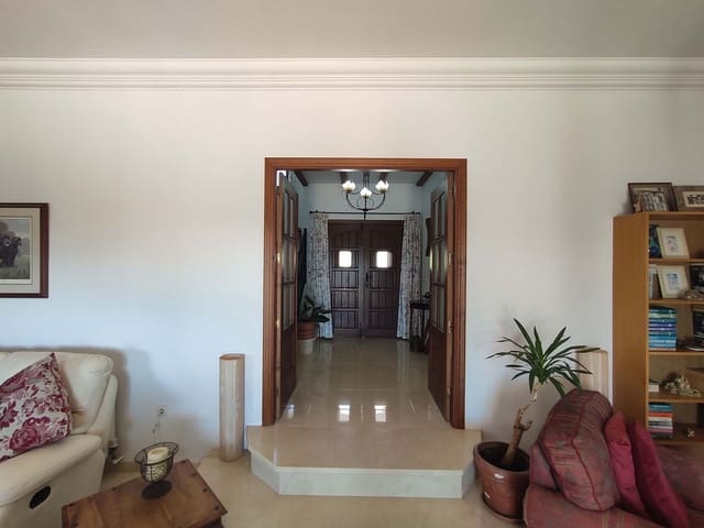 Chalet de 3 habitaciones en Casarabonela en venta con piscina garaje - 660.000 € (Ref: 9733753)