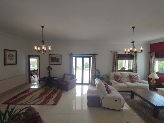 Chalet de 3 habitaciones en Casarabonela en venta con piscina garaje - 660.000 € (Ref: 9733753)