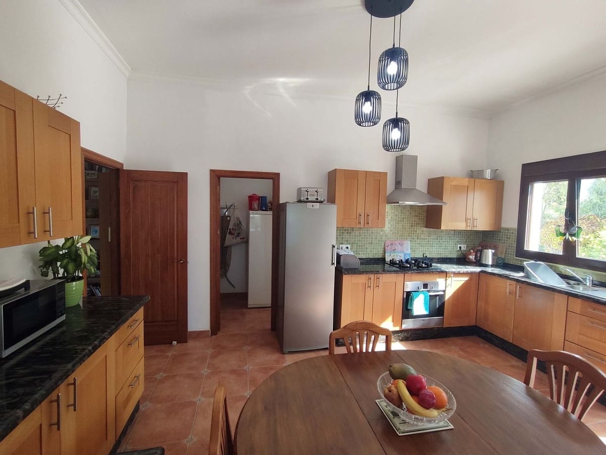 3 slaapkamer Villa te koop in Casarabonela met zwembad garage - € 660.000 (Ref: 9733753)