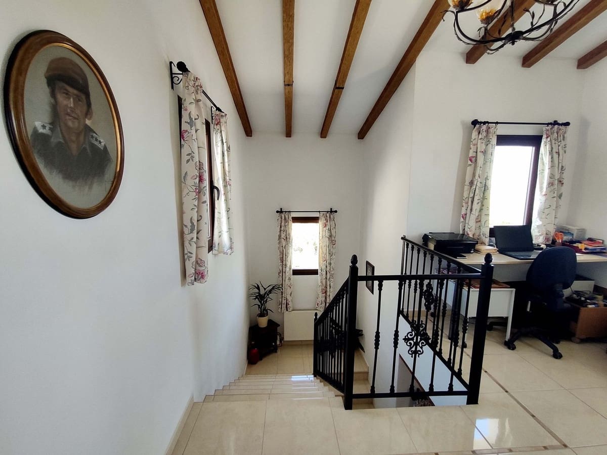 3 slaapkamer Villa te koop in Casarabonela met zwembad garage - € 660.000 (Ref: 9733753)