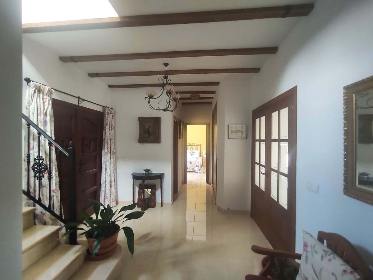 3 bedroom Villa for sale in Casarabonela with pool garage - € 660,000 (Ref: 9733753)