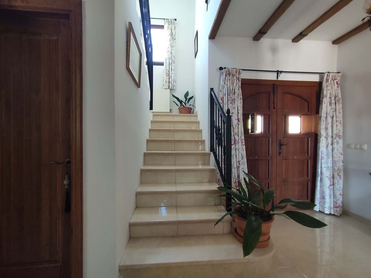 3 bedroom Villa for sale in Casarabonela with pool garage - € 660,000 (Ref: 9733753)
