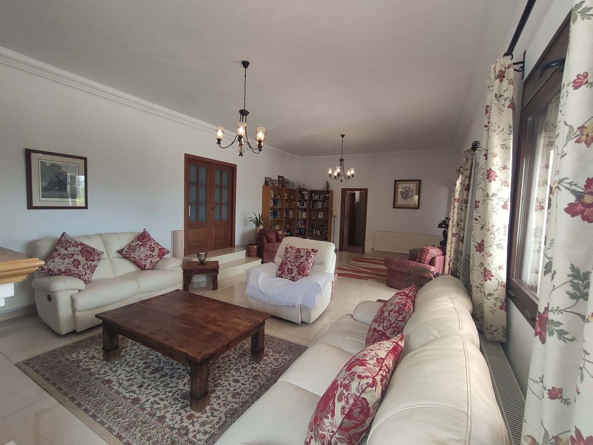 3 bedroom Villa for sale in Casarabonela with pool garage - € 660,000 (Ref: 9733753)