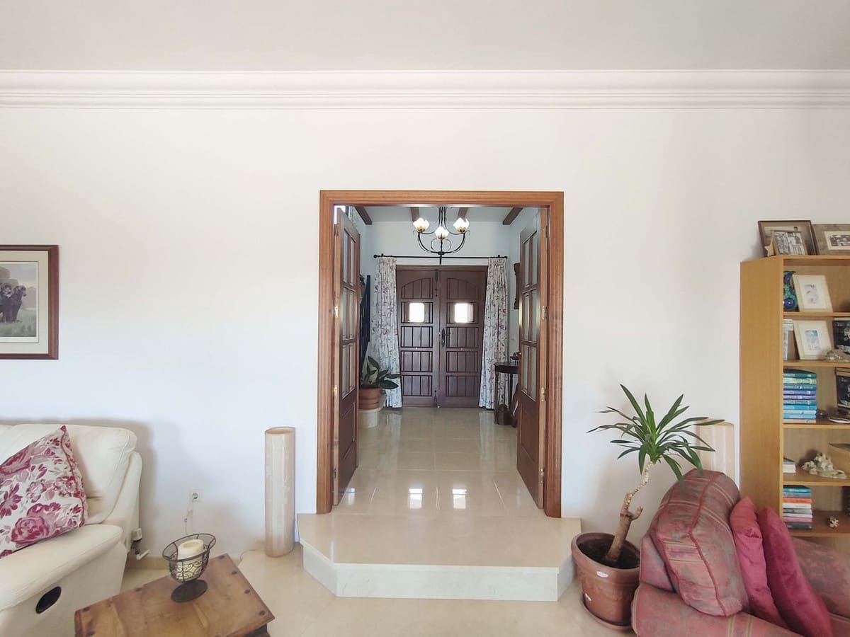 3 bedroom Villa for sale in Casarabonela with pool garage - € 660,000 (Ref: 9733753)