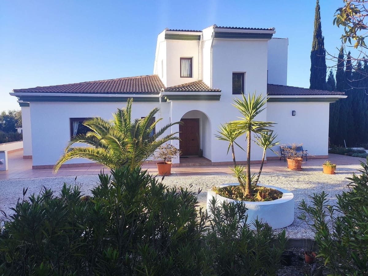 3 bedroom Villa for sale in Casarabonela with pool garage - € 660,000 (Ref: 9733753)