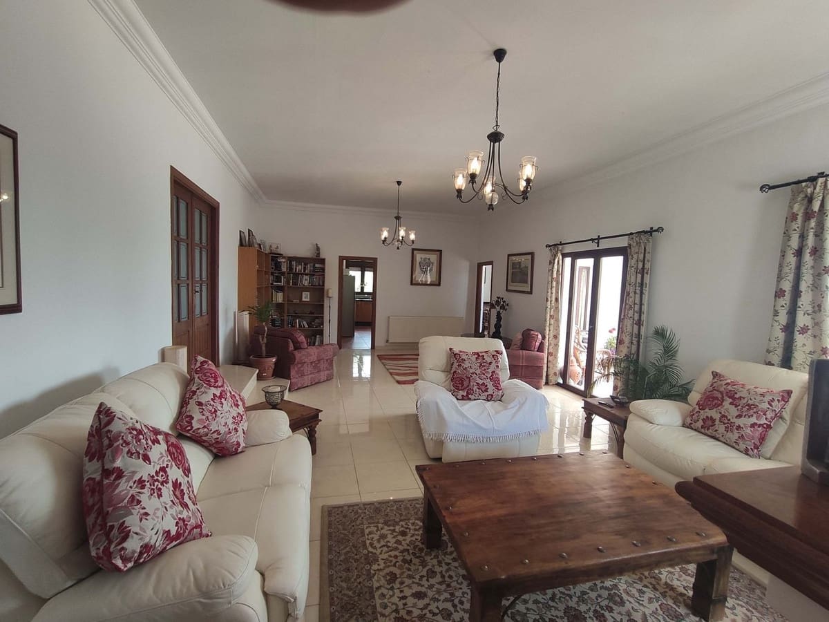 3 bedroom Villa for sale in Casarabonela with pool garage - € 660,000 (Ref: 9733753)