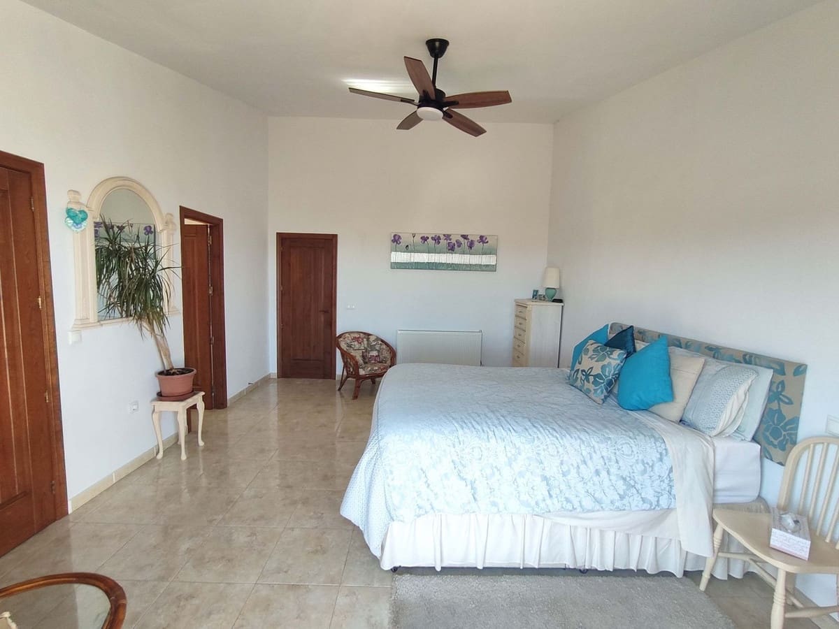 3 bedroom Villa for sale in Casarabonela with pool garage - € 660,000 (Ref: 9733753)