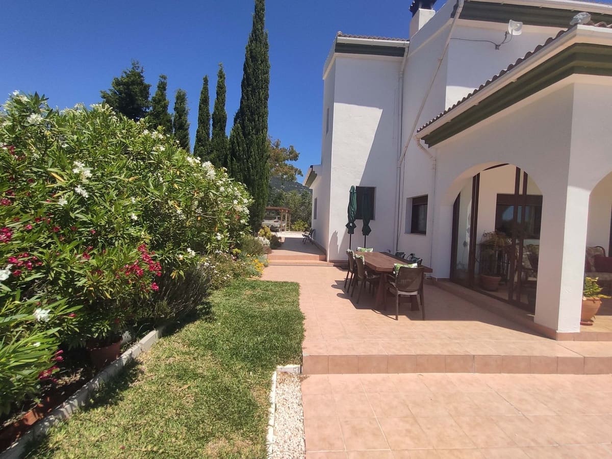 3 bedroom Villa for sale in Casarabonela with pool garage - € 660,000 (Ref: 9733753)