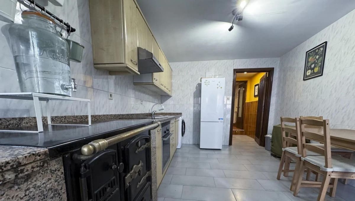 Casa de 4 habitaciones en Grado en venta - 120.000 € (Ref: 9733878)