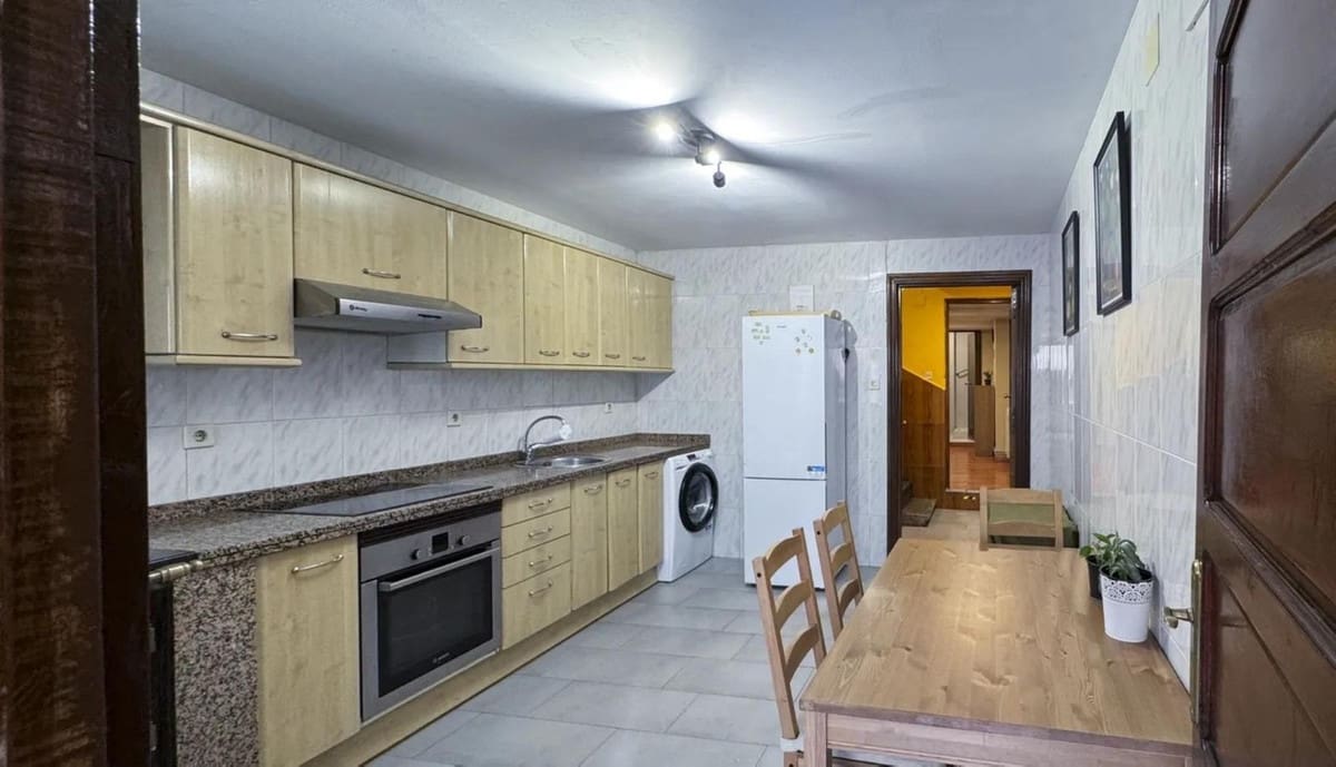 Casa de 4 habitaciones en Grado en venta - 120.000 € (Ref: 9733878)