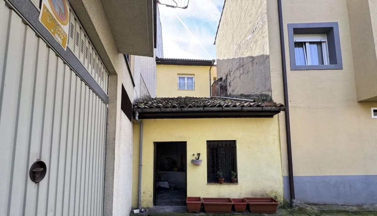 Casa de 4 habitaciones en Grado en venta - 120.000 € (Ref: 9733878)