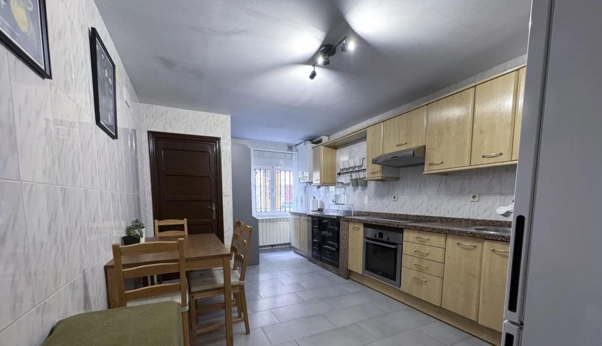 Casa de 4 habitaciones en Grado en venta - 120.000 € (Ref: 9733878)