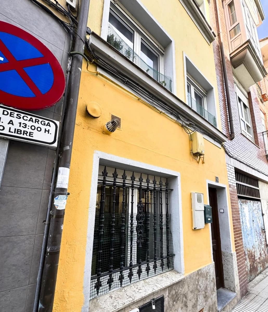 Casa de 4 habitaciones en Grado en venta - 120.000 € (Ref: 9733878)
