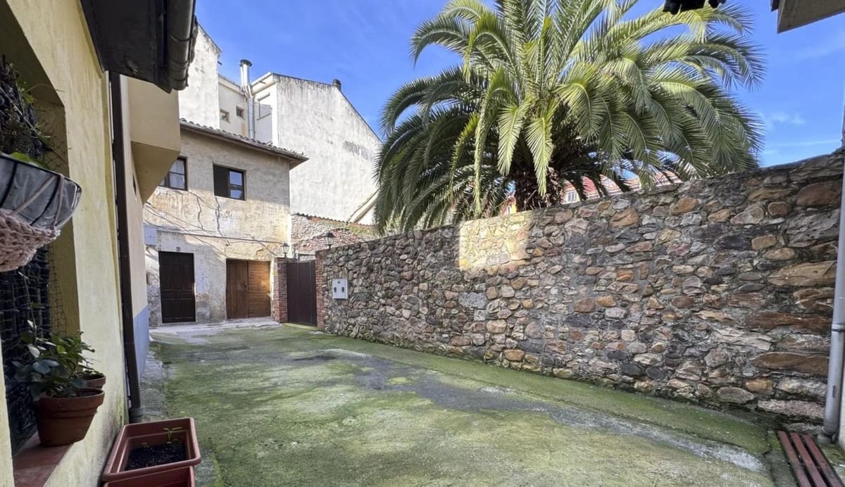 Casa de 4 habitaciones en Grado en venta - 120.000 € (Ref: 9733878)