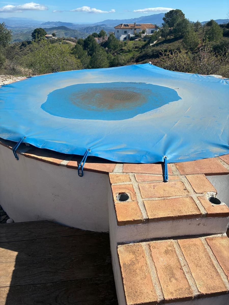 4 bedroom Finca/Country House for sale in Tolox with pool garage - € 365,000 (Ref: 9742982)