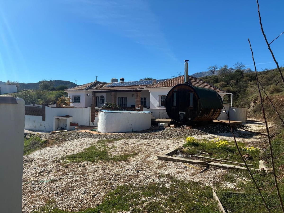 4 bedroom Finca/Country House for sale in Tolox with pool garage - € 365,000 (Ref: 9742982)