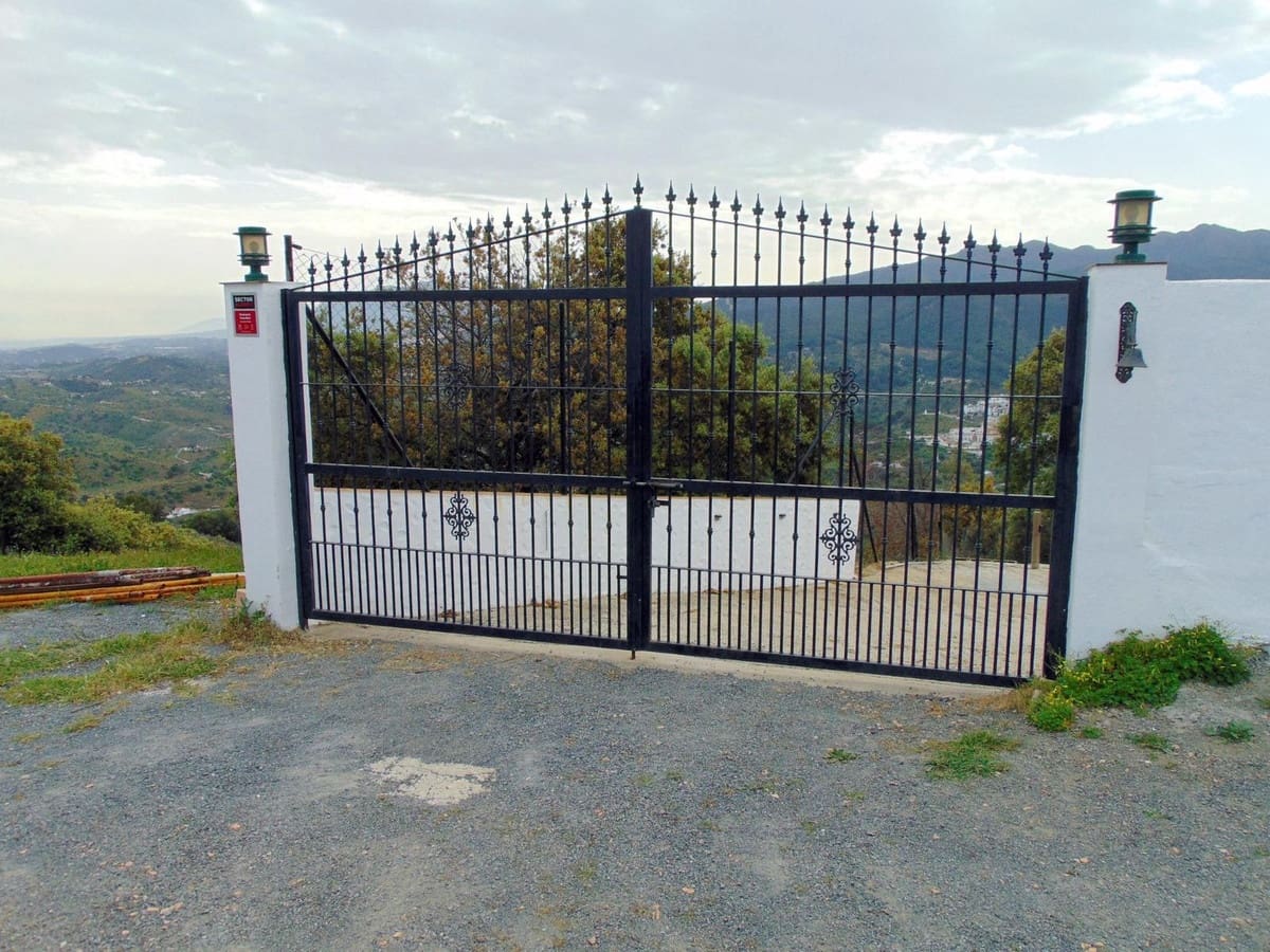 3 bedroom Finca/Country House for sale in Monda with pool garage - € 449,000 (Ref: 9750862)