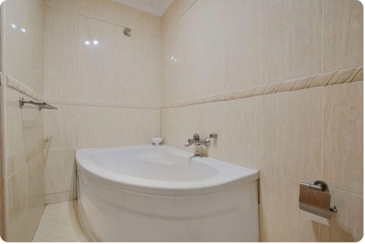 5 bedroom Villa for sale in Monda with pool garage - € 795,000 (Ref: 9830271)