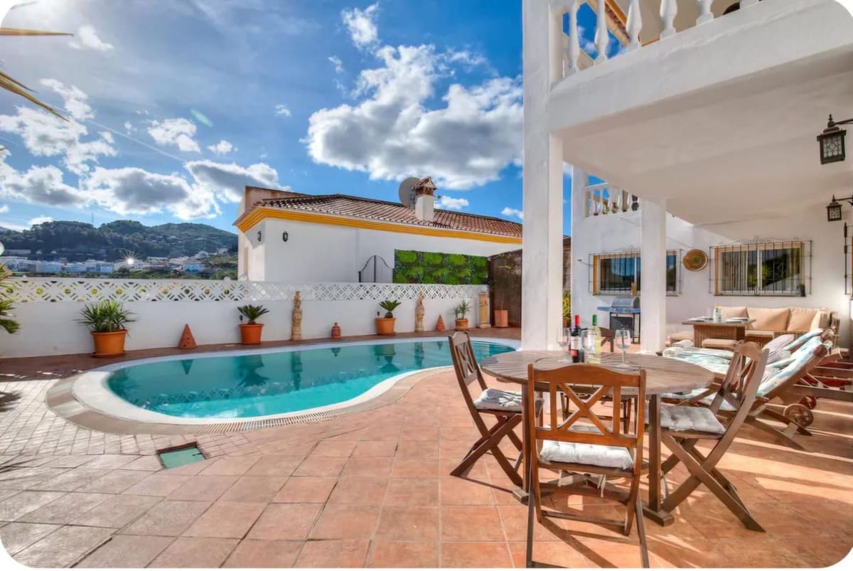 5 bedroom Villa for sale in Monda with pool garage - € 795,000 (Ref: 9830271)