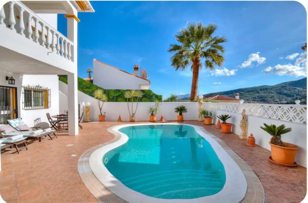 5 bedroom Villa for sale in Monda with pool garage - € 795,000 (Ref: 9830271)