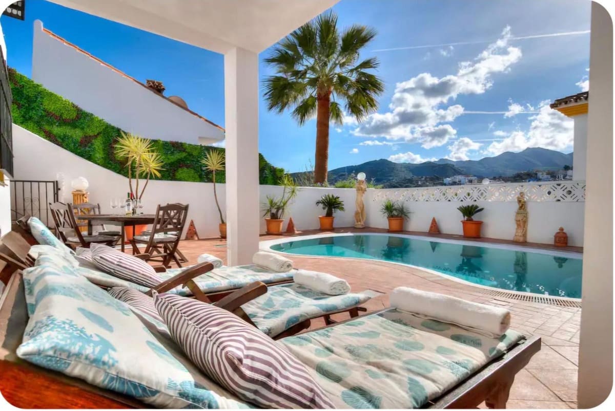 5 bedroom Villa for sale in Monda with pool garage - € 795,000 (Ref: 9830271)