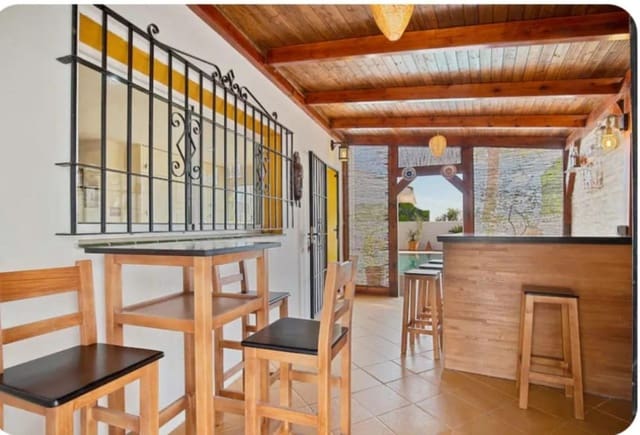 5 soverom Villa til salgs i Monda med svømmebasseng garasje - € 795 000 (Ref: 9830271)