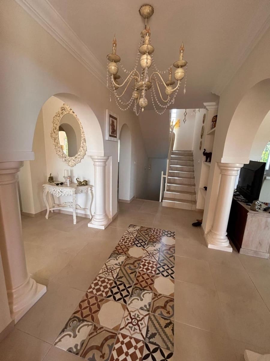 3 soverom Villa til salgs i Cerro del Aguila med svømmebasseng garasje - € 850 000 (Ref: 9921062)