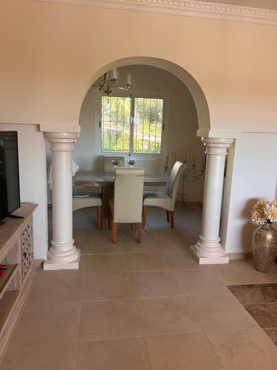 3 soverom Villa til salgs i Cerro del Aguila med svømmebasseng garasje - € 850 000 (Ref: 9921062)