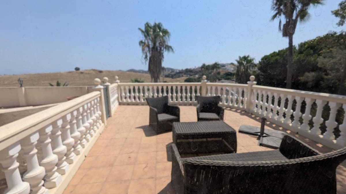3 soverom Villa til salgs i Cerro del Aguila med svømmebasseng garasje - € 850 000 (Ref: 9921062)