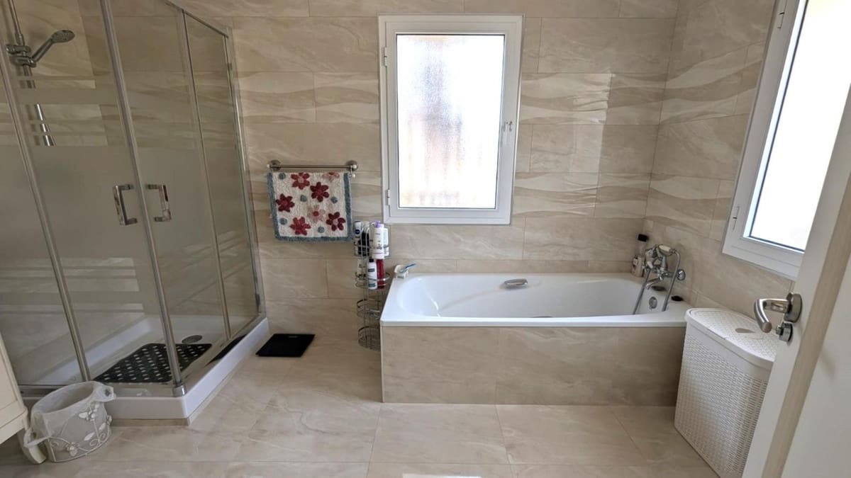 3 soverom Villa til salgs i Cerro del Aguila med svømmebasseng garasje - € 850 000 (Ref: 9921062)