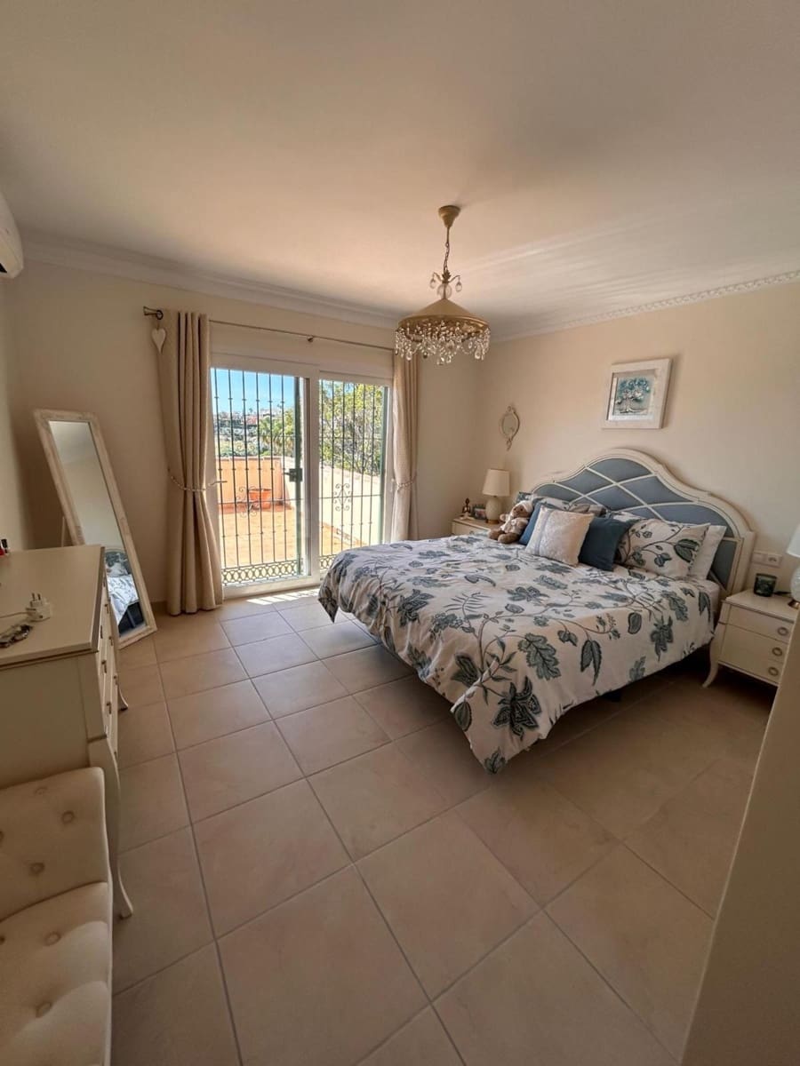 3 soverom Villa til salgs i Cerro del Aguila med svømmebasseng garasje - € 850 000 (Ref: 9921062)