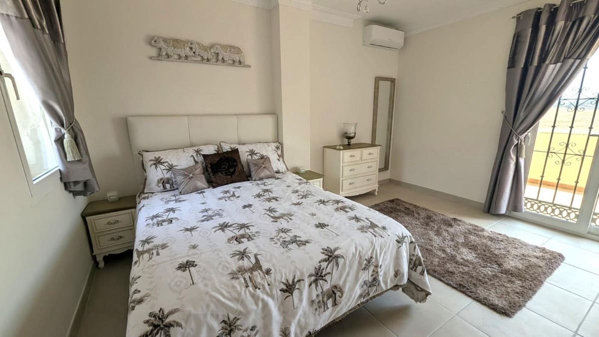 3 soverom Villa til salgs i Cerro del Aguila med svømmebasseng garasje - € 850 000 (Ref: 9921062)