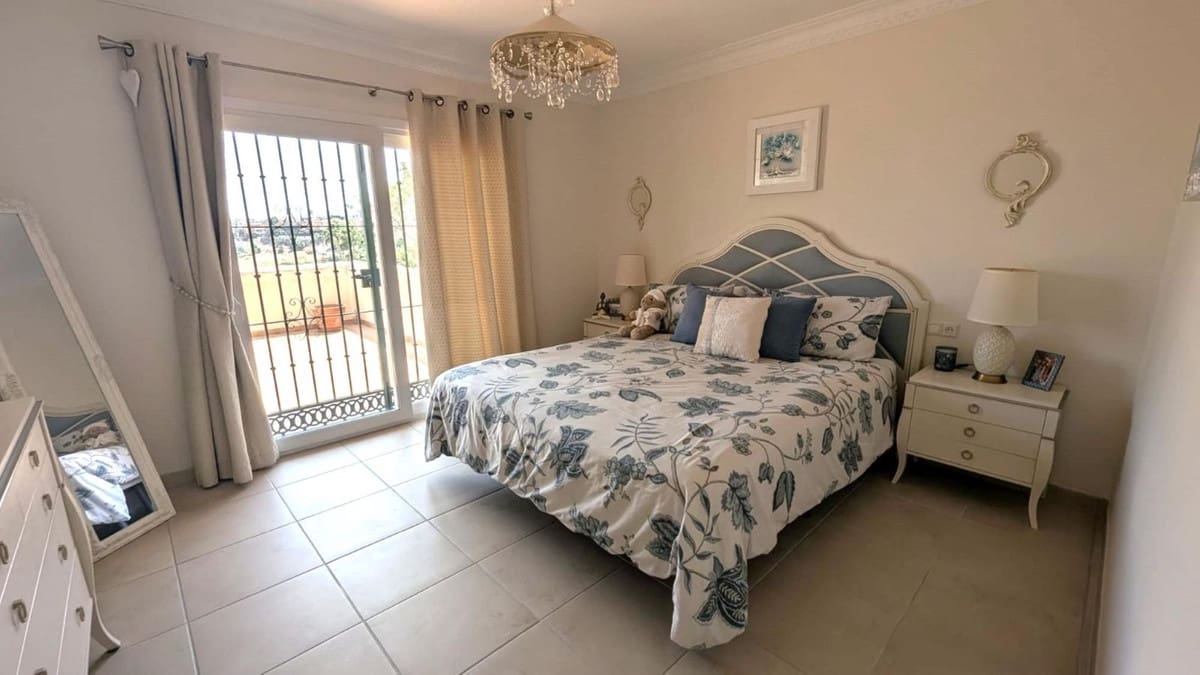 3 soverom Villa til salgs i Cerro del Aguila med svømmebasseng garasje - € 850 000 (Ref: 9921062)