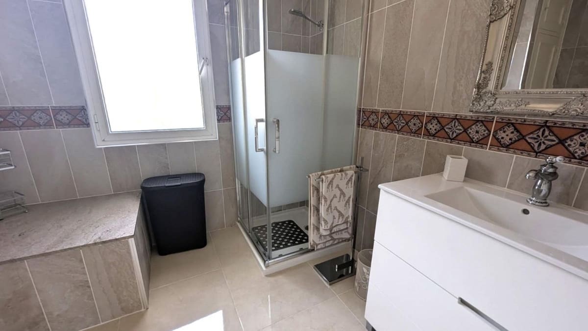 3 soverom Villa til salgs i Cerro del Aguila med svømmebasseng garasje - € 850 000 (Ref: 9921062)