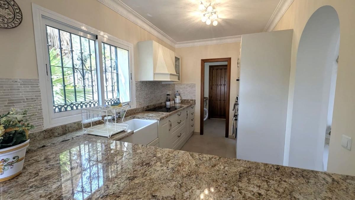 3 soverom Villa til salgs i Cerro del Aguila med svømmebasseng garasje - € 850 000 (Ref: 9921062)