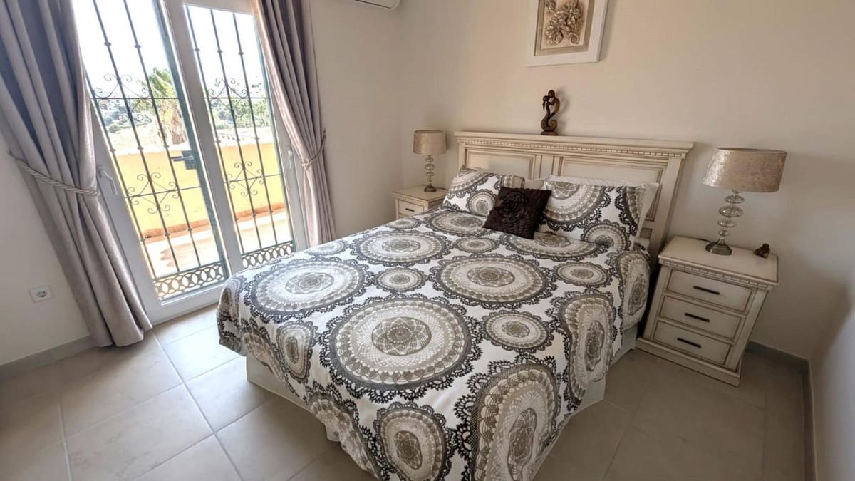 3 soverom Villa til salgs i Cerro del Aguila med svømmebasseng garasje - € 850 000 (Ref: 9921062)