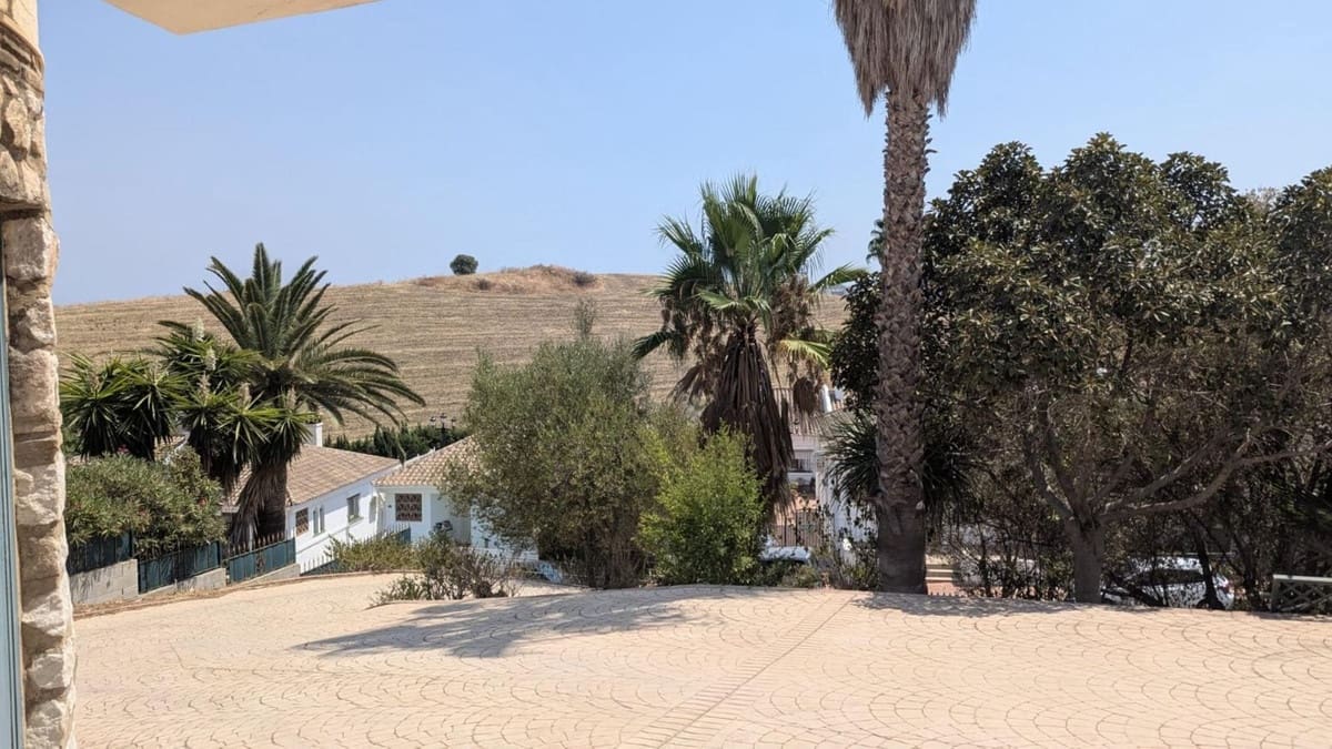 3 soverom Villa til salgs i Cerro del Aguila med svømmebasseng garasje - € 850 000 (Ref: 9921062)