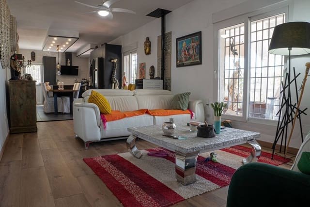 3 sovrum Villa till salu i Almogía med pool garage - 449 000 € (Ref: 9964293)