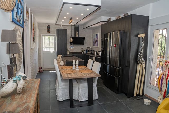3 sovrum Villa till salu i Almogía med pool garage - 449 000 € (Ref: 9964293)