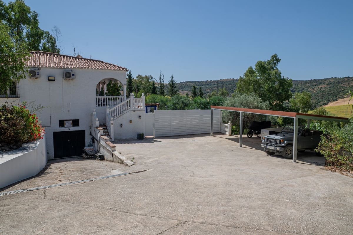 3 sovrum Villa till salu i Almogia med pool garage - 449 000 € (Ref: 9964293)