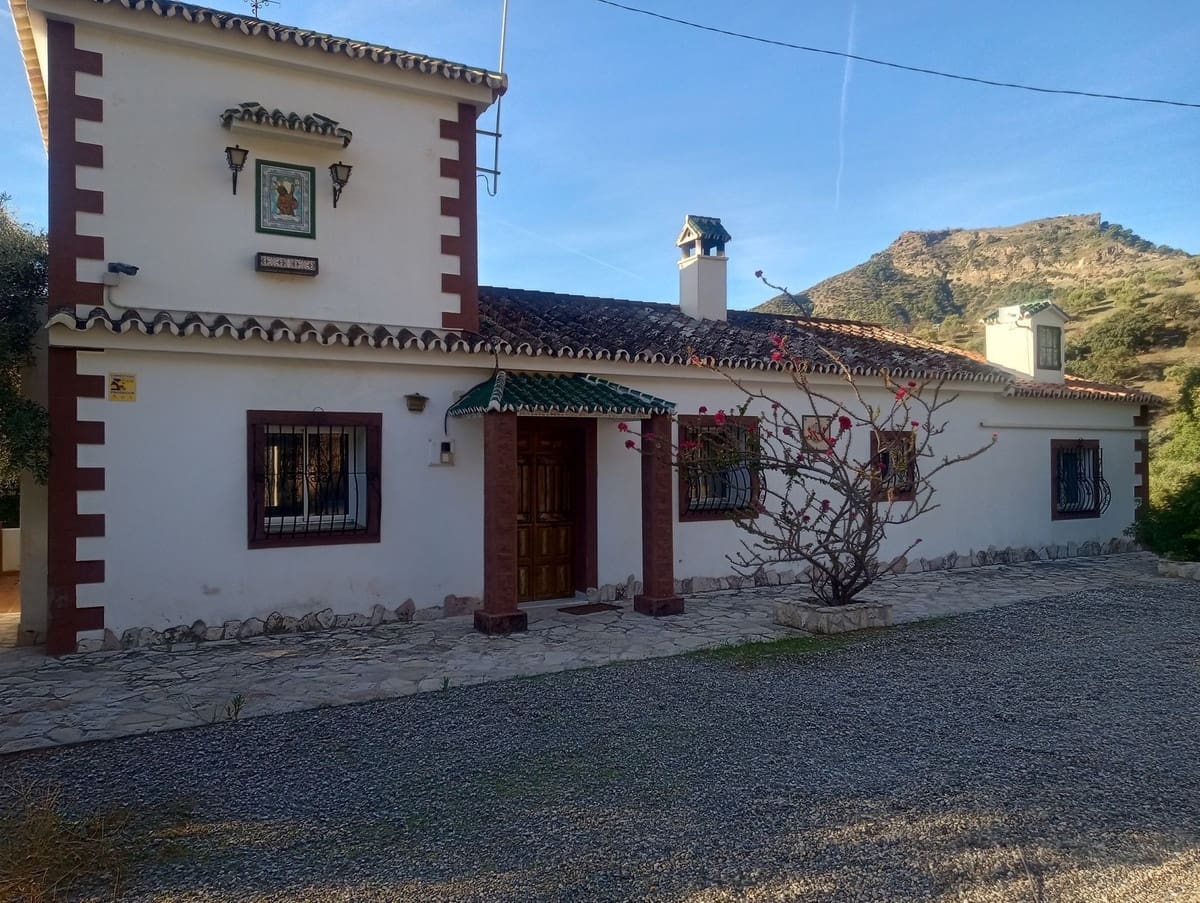 4 soveværelse Villa til salg i Alora med swimmingpool garage - € 395.000 (Ref: 9965787)
