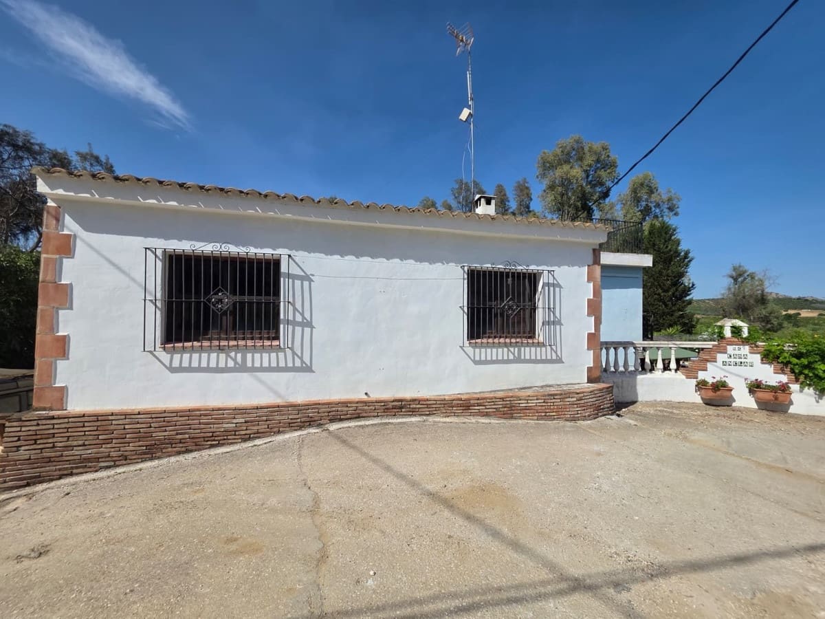 4 bedroom Finca/Country House for sale in Guaro with pool garage - € 270,000 (Ref: 9976138)